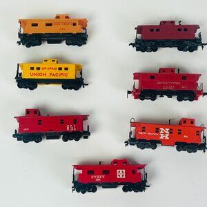 Vintage HO Scale 7 Caboose Train Cars Union Pacific, Pennsylvania & More